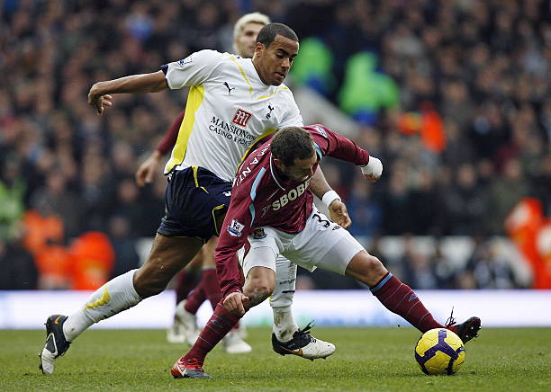 后防线显得 后防线显得